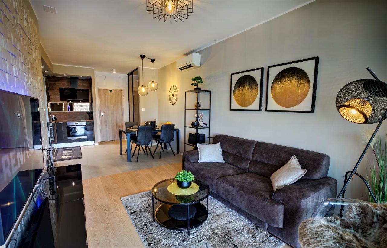 Luxury Apartment 4Seasons With Garage Split Exterior photo