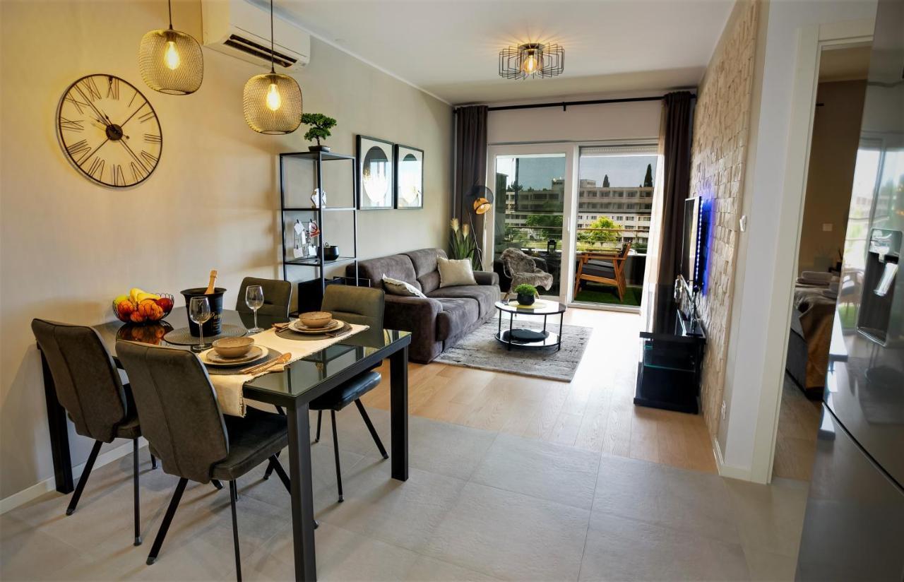 Luxury Apartment 4Seasons With Garage Split Exterior photo